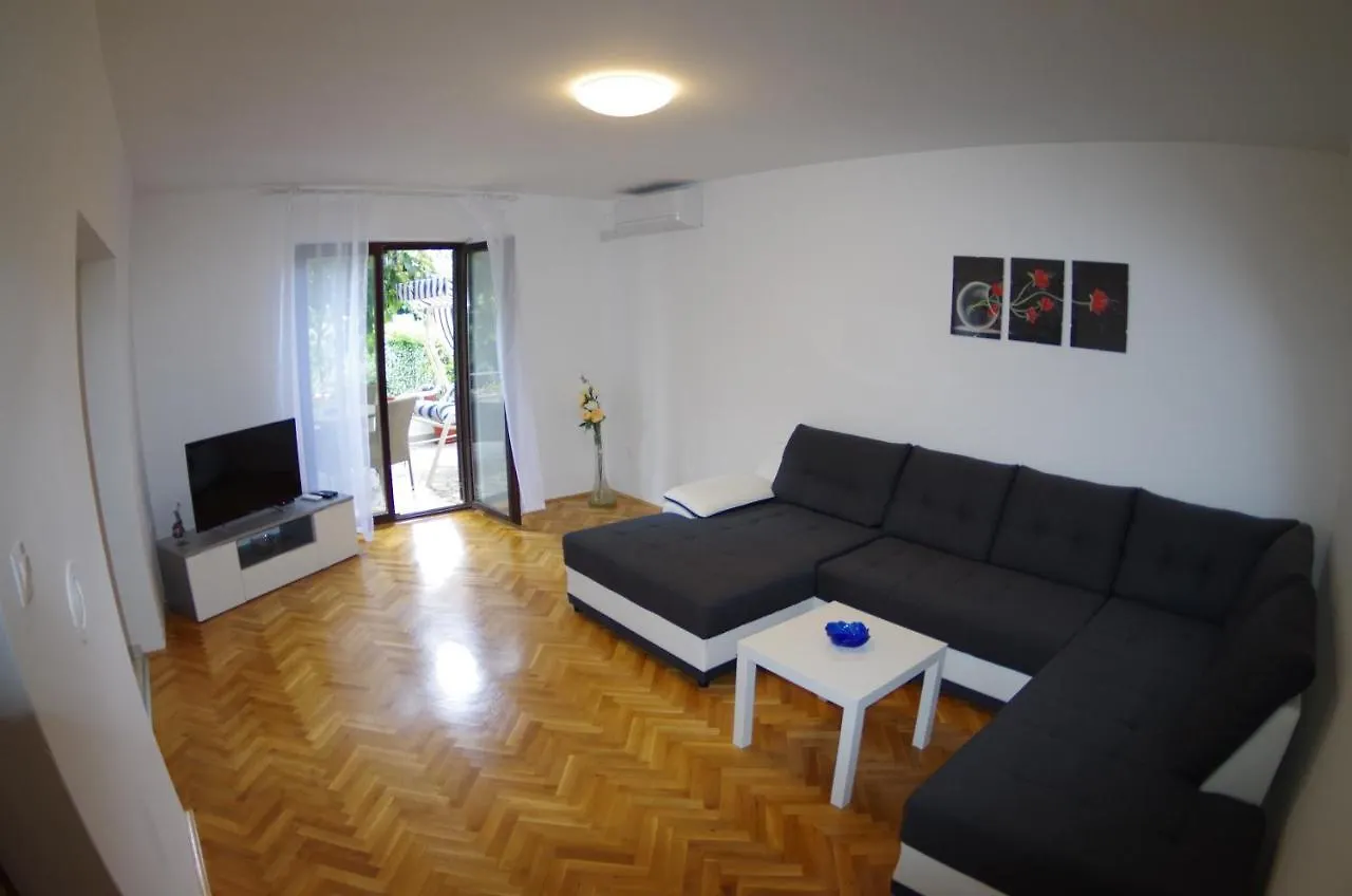 Apartments Melita Valbandon 0*,  Croacia
