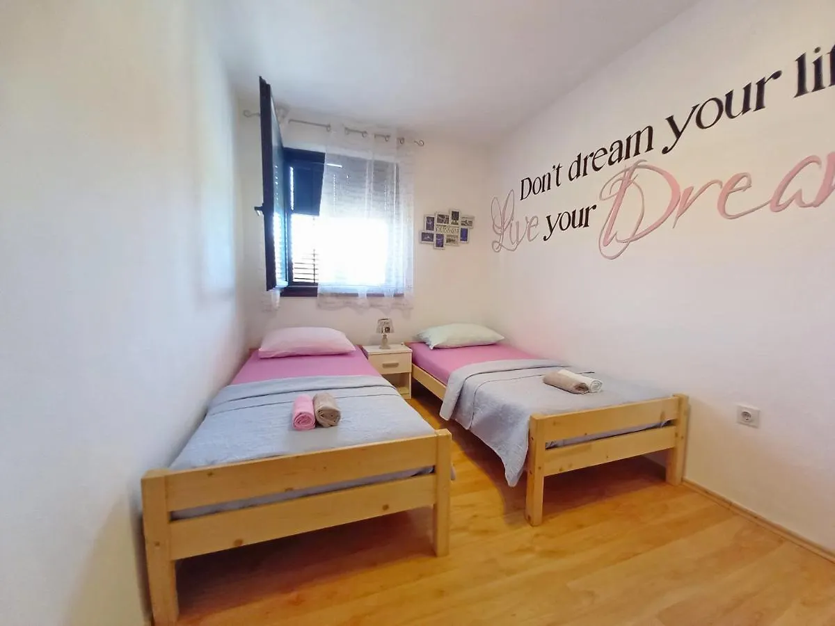 Apartments Melita Valbandon 0*,  Croatia