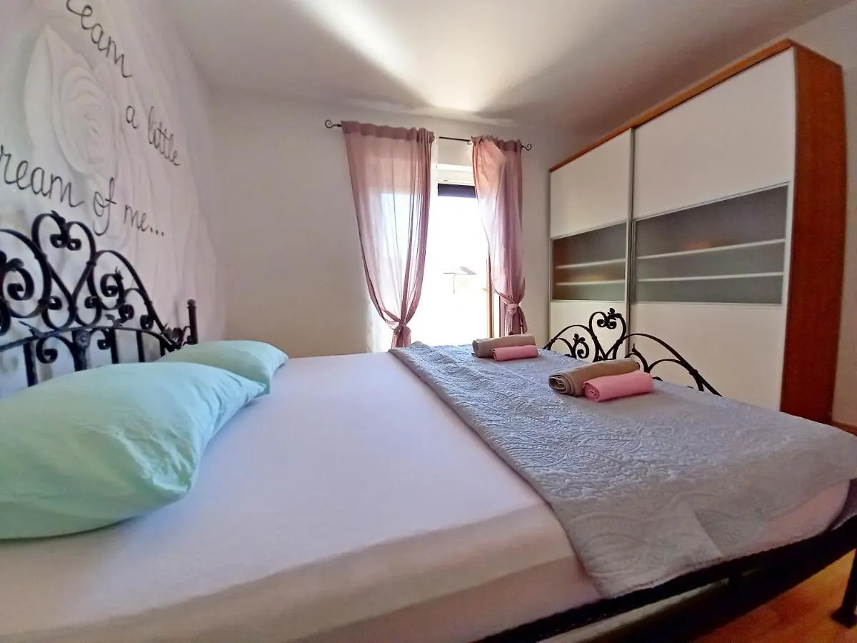 Apartments Melita Valbandon Croatia
